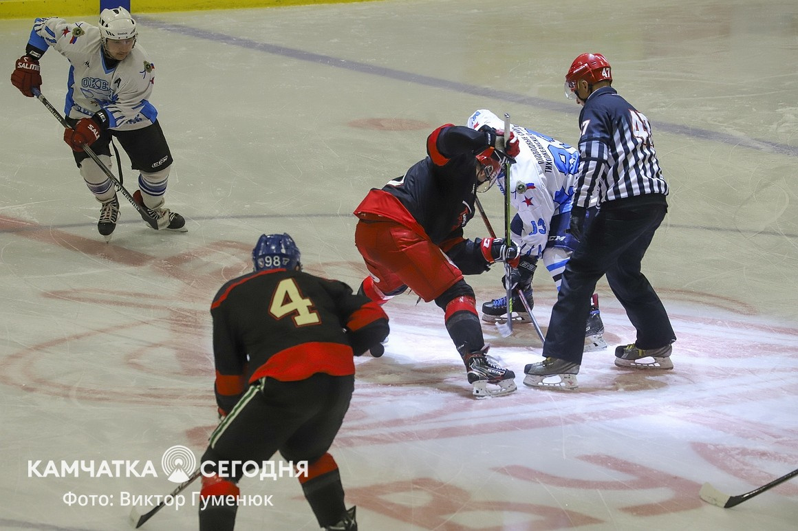 Чемпионат по хоккею среди взрослых команд стартовал на Камчатке. Фото: Виктор Гуменюк\ИА "Камчатка". Фотография 3