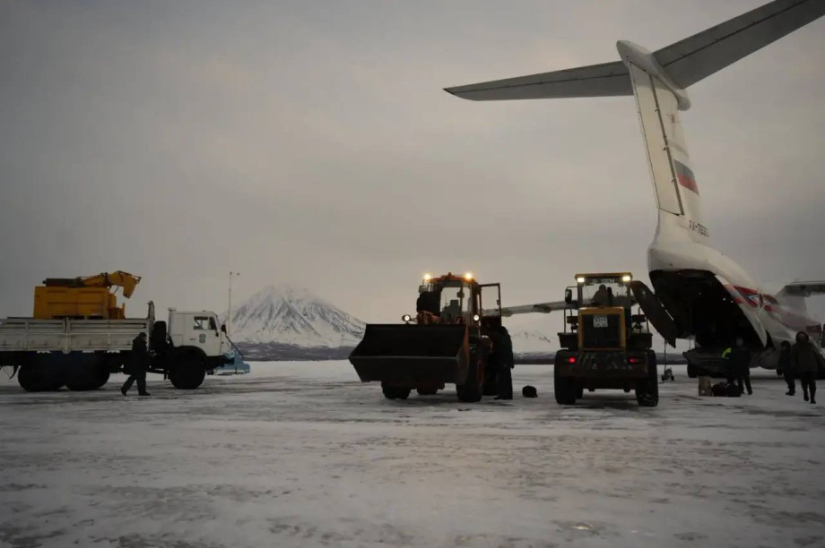 Первая партия снегоуборочной техники поступила на Камчатку из Сахалина. Фото: kamgov.ru. Фотография 2