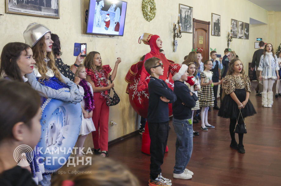 Пятьсот детей побывали на Губернаторской ёлке на Камчатке. Фото: ИА «Камчатка»/Игорь Сафончик. Фотография 4