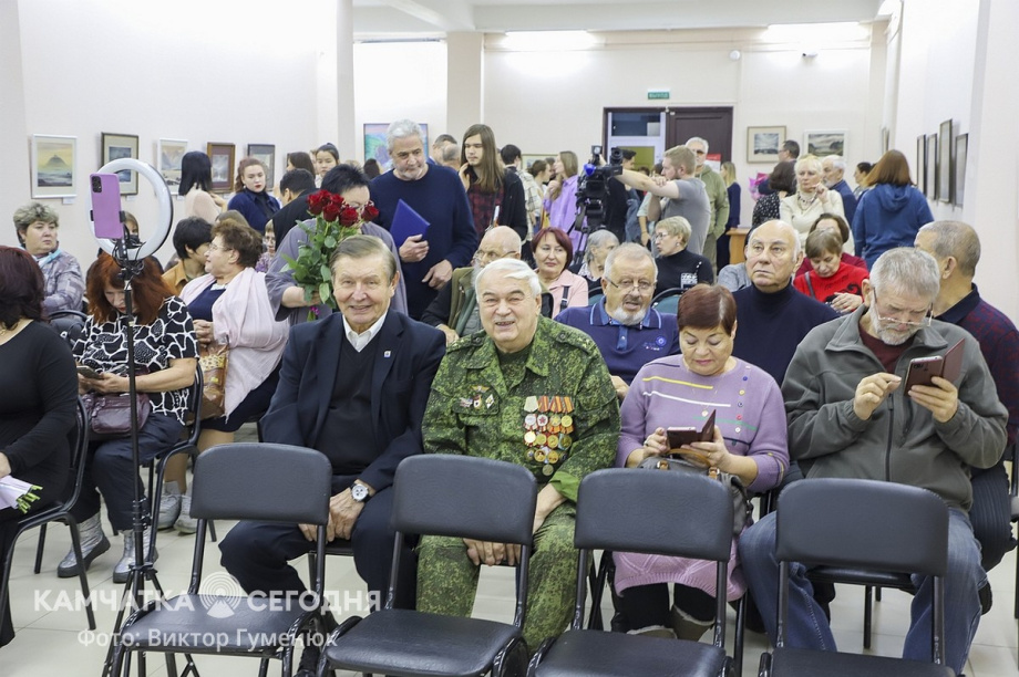 Открытие персональной юбилейной выставки Виталия Шохина «Мой вернисаж» на Камчатке. Фоторепортаж. Фото: Виктор Гуменюк\ИА "Камчатка". Фотография 16