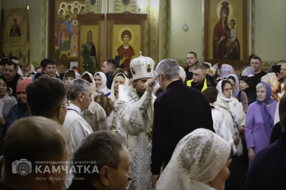 Рождественская служба в соборе Святой Троицы на Камчатке (фоторепортаж). Фото: «Камчатка Сегодня» \ Игорь Сафончик. Фотография 58