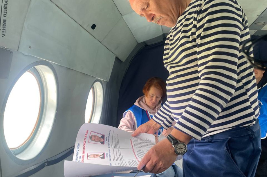 Более 2700 жителей Камчатки уже проголосовали досрочно на выборах губернатора. . Фотография 9