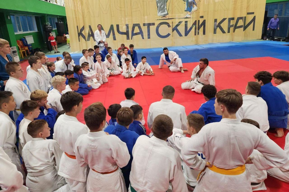 Победитель первенства мира Магомед Магомедов провёл мастер-класс для дзюдоистов Камчатки. Фото: t.me/minsportkam41. Фотография 2