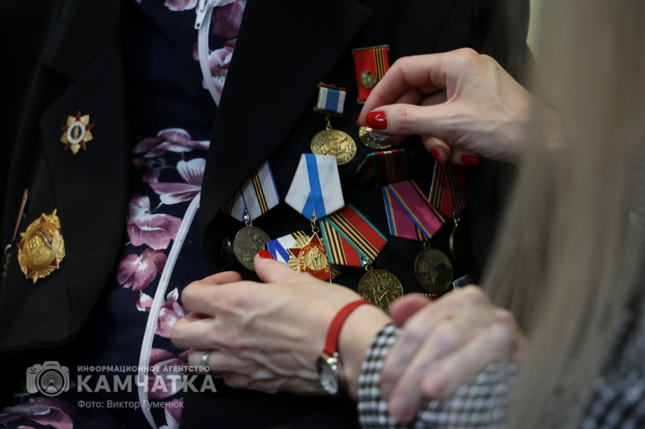 Сенатор Борис Невзоров поздравил подшефных камчатских ветеранов Великой Отечественной. Фото организаторов. Фотография 5
