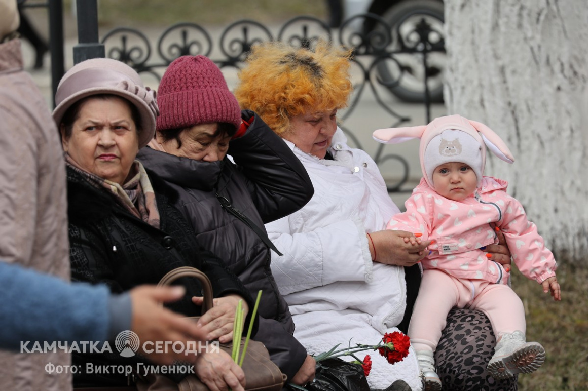 Торжественный митинг «Помним и гордимся» прошел в Елизове. Фоторепортаж. фото: Виктор Гуменюк. Фотография 17