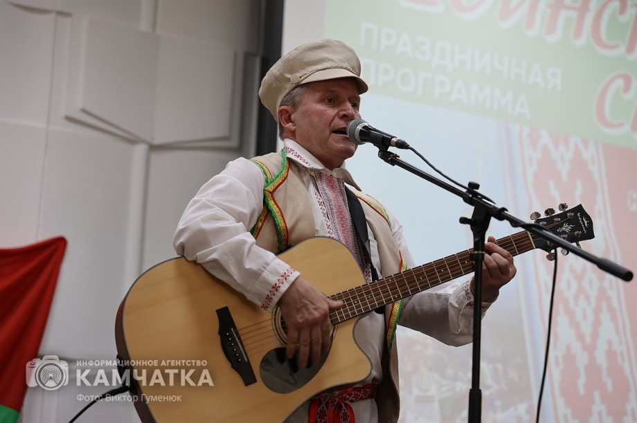 Праздничная программа «Единством сильны!» (фоторепортаж из библиотеки им. С.П. Крашенинникова). Фото: ИА «Камчатка» \ Виктор Гуменюк. Фотография 43