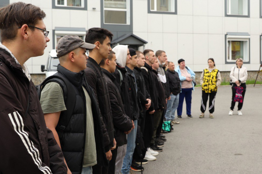 Елизовские призывники отправились в армию служить. Родителей попросили не волноваться. Фото: t.me/elizovomr. Фотография 2