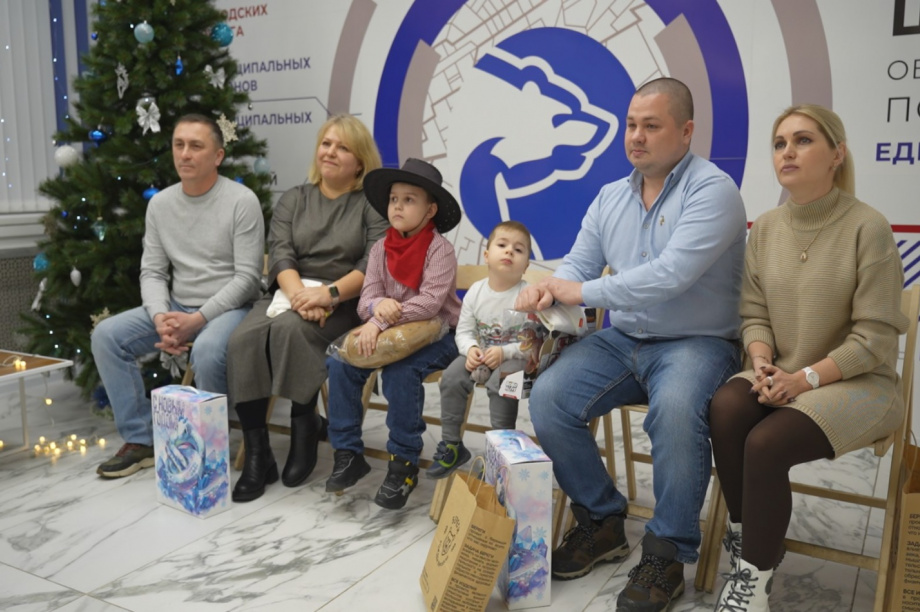 Ирина Яровая встретилась с семьями тех детей, кто получил от нее помощь в лечении. . Фотография 3