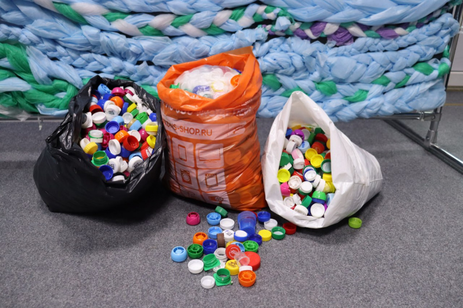 Около пяти килограммов пластиковых крышек собрали детсадовцы из камчатской Паланы. Фото: kamgov.ru
