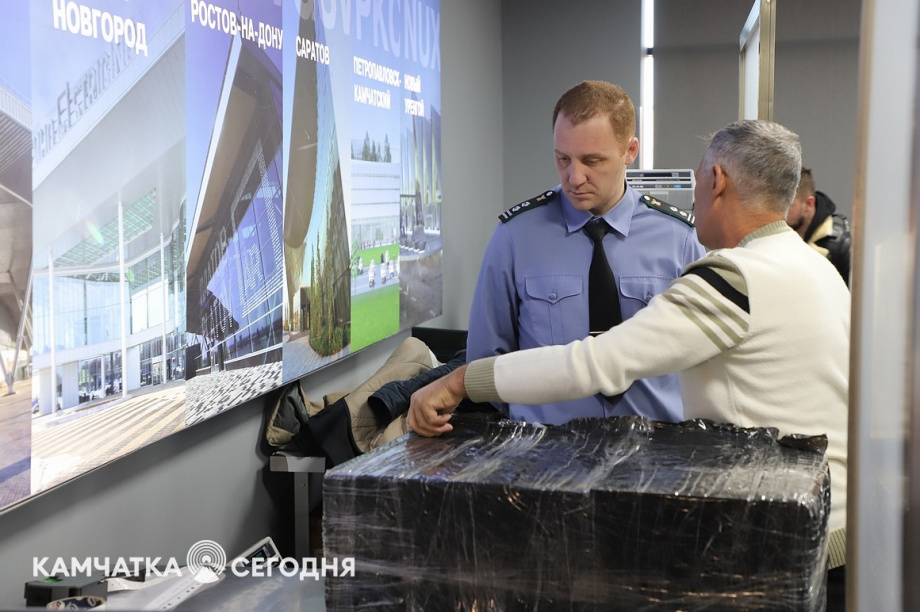 Эксперимент по ограничению провоза икры стартовал на Камчатке. Фоторепортаж. Фото: Виктор Гуменюк\ИА "Камчатка". Фотография 13