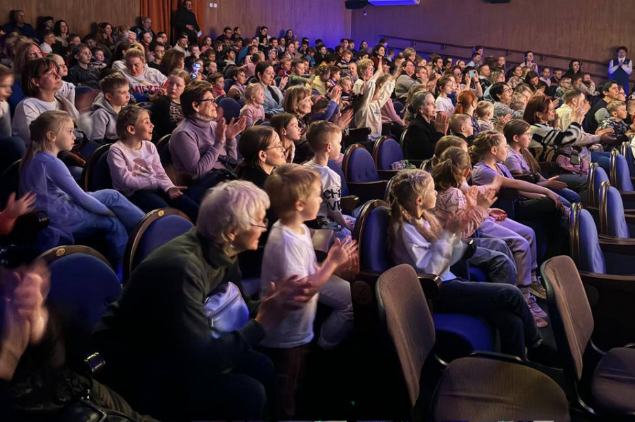 Гастрольная труппа камчатского театра кукол вернулась из Екатеринбурга. «На носу» ответные гастроли. Фото: t.me/kampuppet. Фотография 3