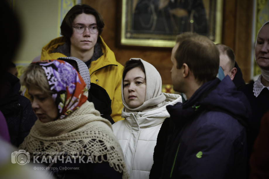Рождественская служба в соборе Святой Троицы на Камчатке (фоторепортаж). Фото: «Камчатка Сегодня» \ Игорь Сафончик. Фотография 87