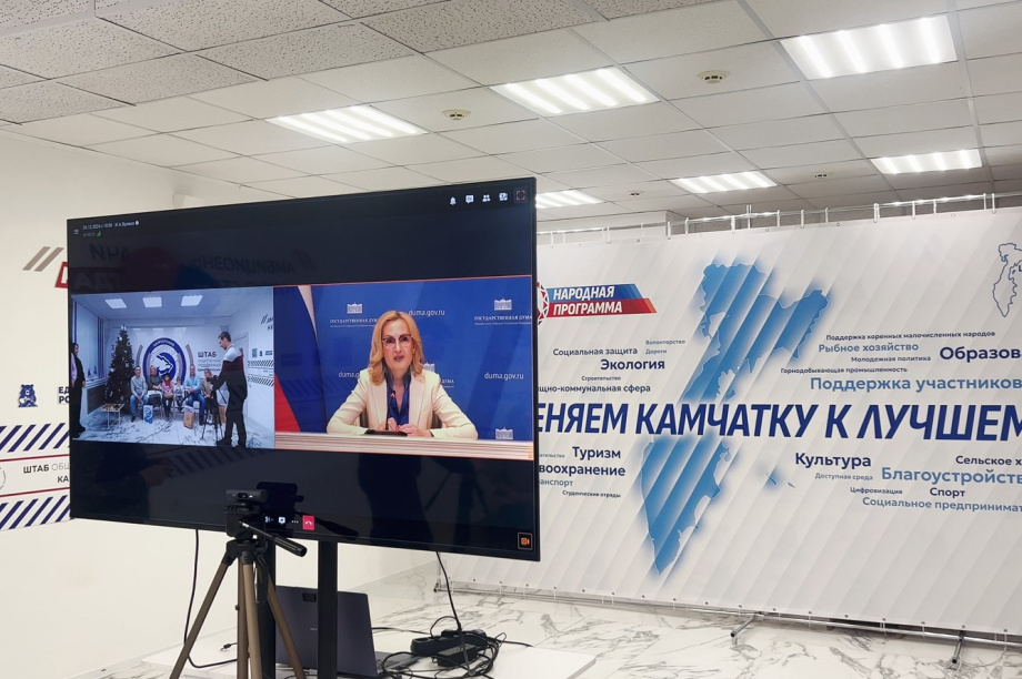 Ирина Яровая встретилась с семьями тех детей, кто получил от нее помощь в лечении. . Фотография 1