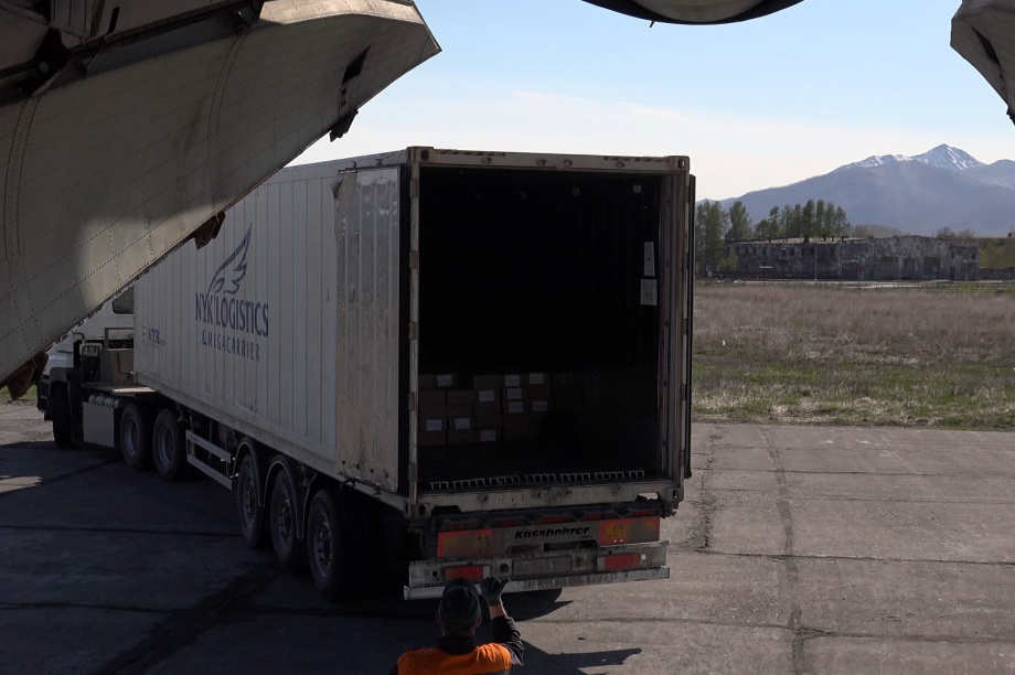 С Камчатки военным самолетом отправили 17 тонн гуманитарной помощи для ЛДНР. Фото: kamgov.ru. Фотография 4