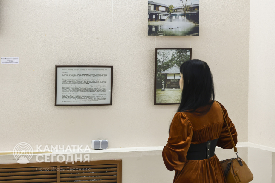 В Камчатском художественном музее открылась выставка о Японии. Фото: «Камчатка Сегодня»/Игорь Сафончик. Фотография 3