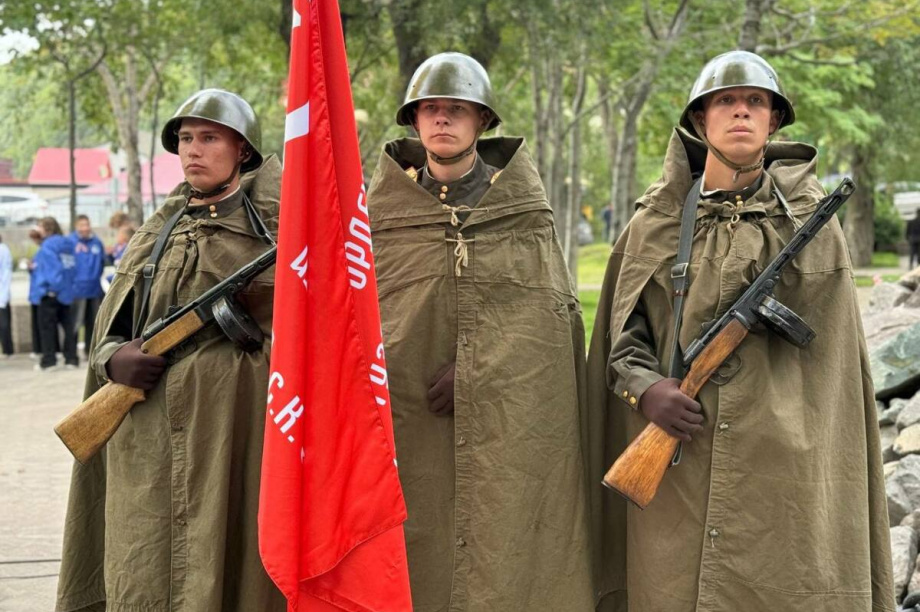 В столице Камчатки почтили память героев Курильского десанта. Фото: kamgov.ru. Фотография 7