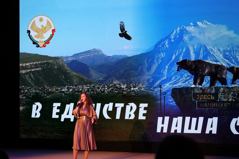 Праздничный вечер ко Дню единства народов Дагестана на Камчатке прошел с кавказским темпераментом. Фото: Виктор Гуменюк / ИА «Камчатка». Фотография 36