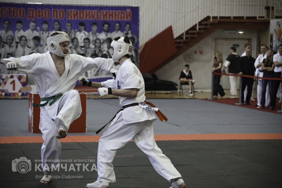 На Камчатке состоялся Чемпионат и первенство ДФО по каратэ-киокусинкай (фоторепортаж). Фото: «Камчатка Сегодня» \ Игорь Сафончик. Фотография 41