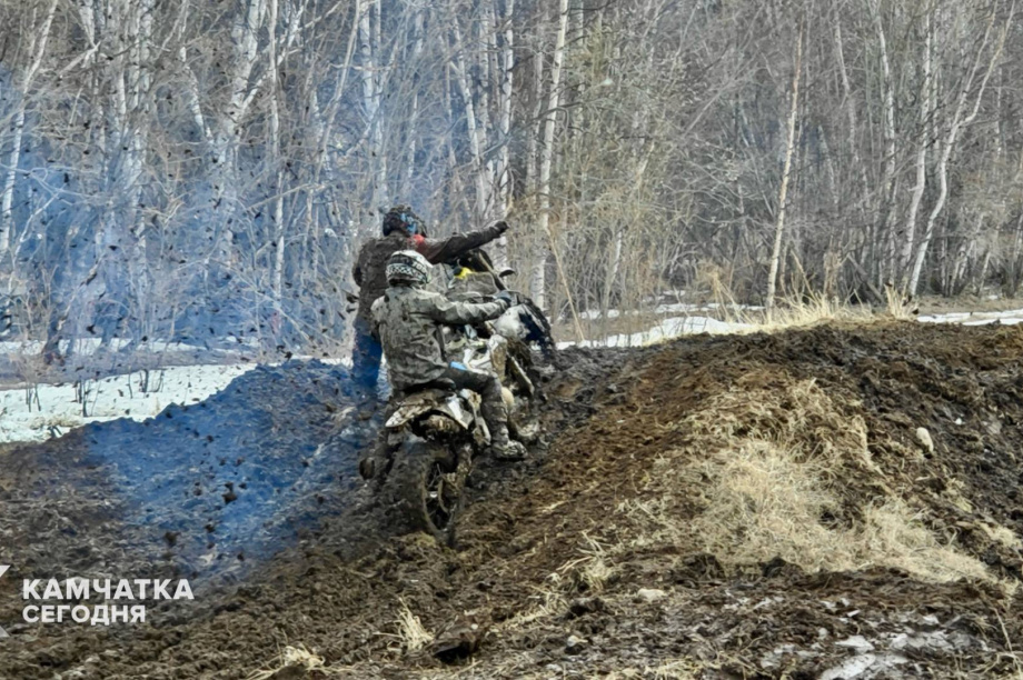 На Камчатке прошёл мотокросс «Гонка героев» (фоторепортаж). ИА Камчатка. Фотография 14