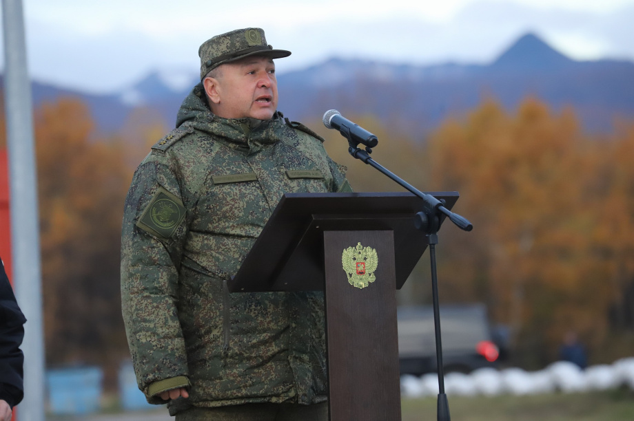 Мобилизованных жителей Камчатки торжественно проводили к месту несения службы. Фото: Виктор Гуменюк. Фотография 19