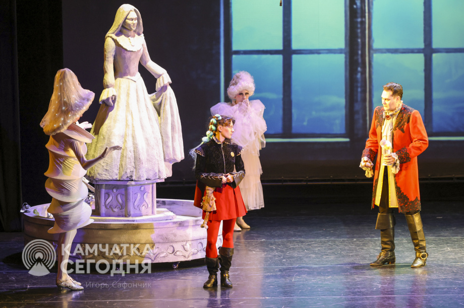 Пятьсот детей побывали на Губернаторской ёлке на Камчатке. Фото: ИА «Камчатка»/Игорь Сафончик. Фотография 65