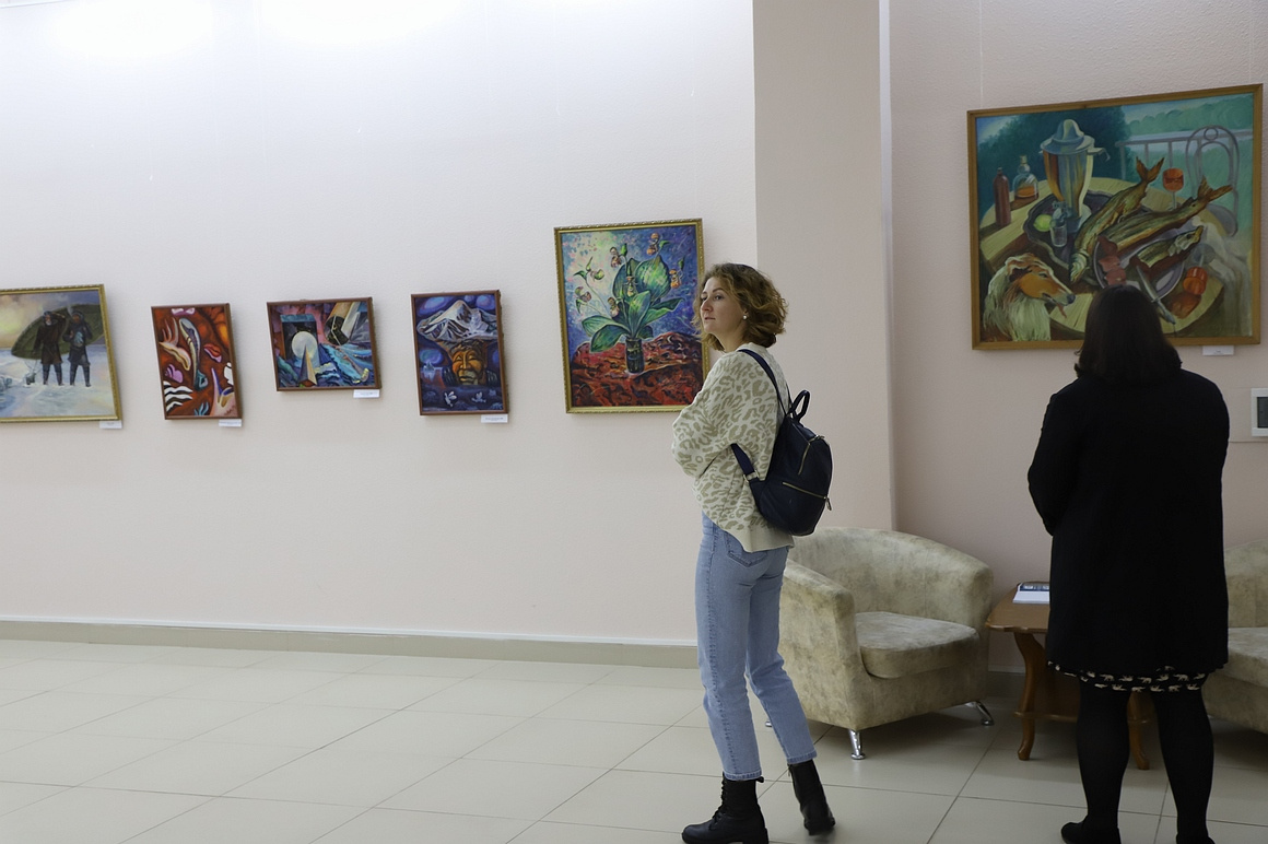 Персональная выставка Камчатского художника Юрия Захарова. Фоторепортаж. Фото: Виктор Гуменюк\ИА "Камчатка". Фотография 15