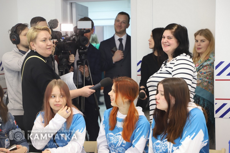 Штаб общественной поддержки открыт в краевой столице Камчатки. Фото:Виктор Гуменюк. Фотография 42