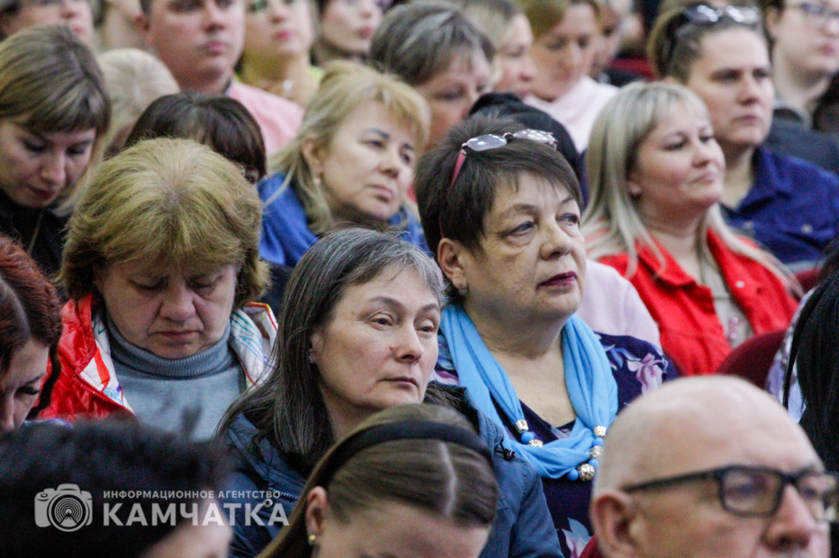 Встреча губернатора с горожанами - обратная связь и конструктивный диалог. Фото ИА «Камчатка»\ Игорь Сафончик. Фотография 18