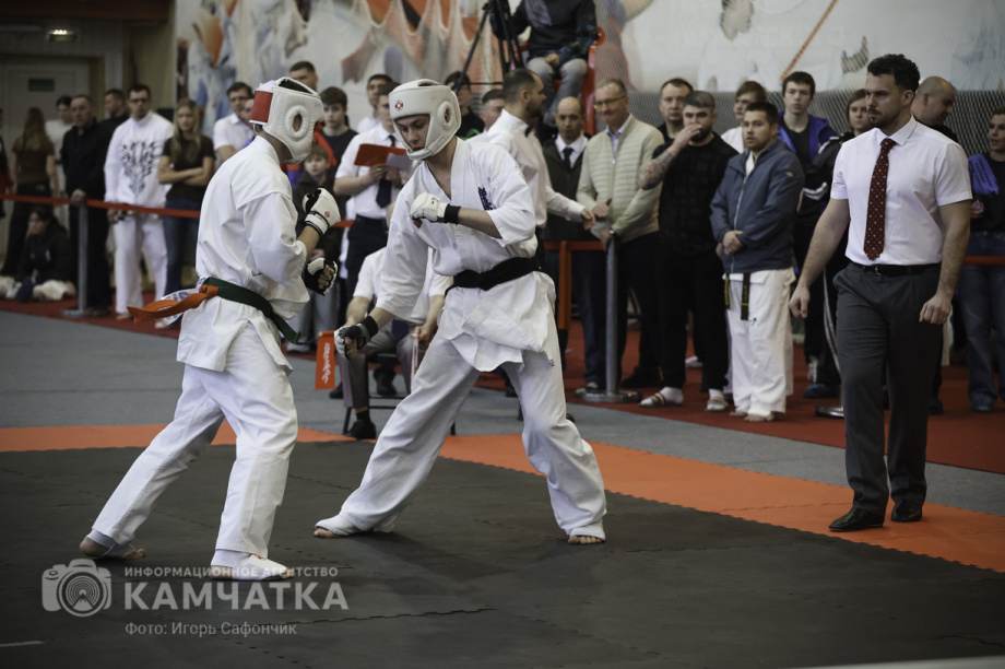 На Камчатке состоялся Чемпионат и первенство ДФО по каратэ-киокусинкай (фоторепортаж). Фото: «Камчатка Сегодня» \ Игорь Сафончик. Фотография 38