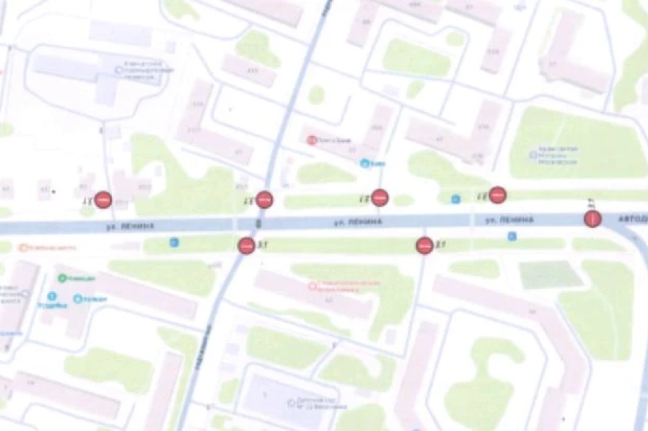  В Елизове до вечера перекрыли участок улицы Ленина для ремонта асфальта. . Фотография 2