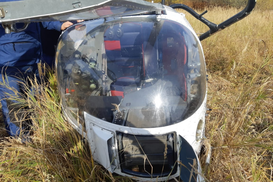 Спасатели прибыли на место жесткой посадки вертолета на Камчатке. Фото: ГУ МЧС России по Камчатскому краю. Фотография 1