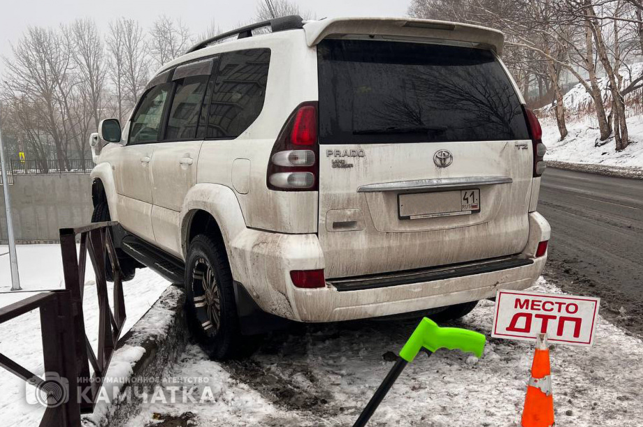 Внедорожник в Петропавловске сбил школьника на тротуаре. фото: ИА "Камчатка"