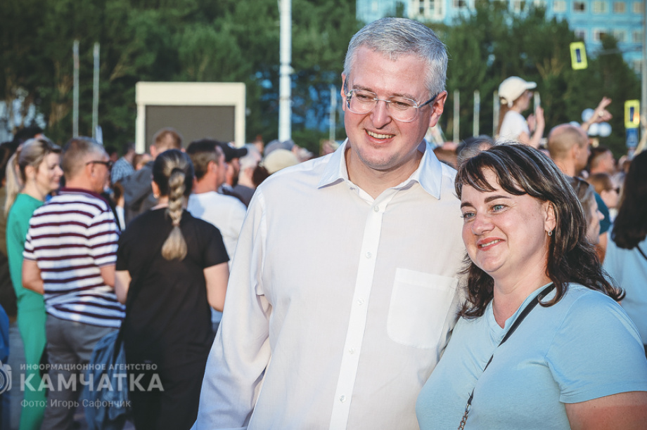 Концерт группы «Чайф» отгремел на главной площади Петропавловска-Камчатского: . Фото: «Камчатка Сегодня» \ Игорь Сафончик. Фотография 28