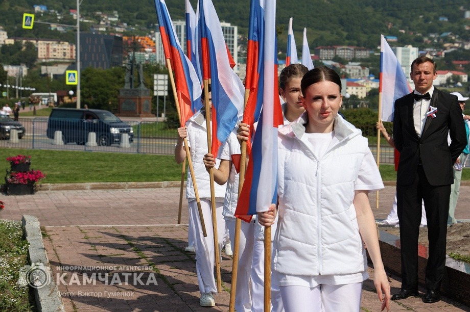Триколор на главной площади Петропавловска-Камчатского - главный герой и триумфатор  . Фото: ИА «Камчатка» \ Виктор Гуменюк. Фотография 58