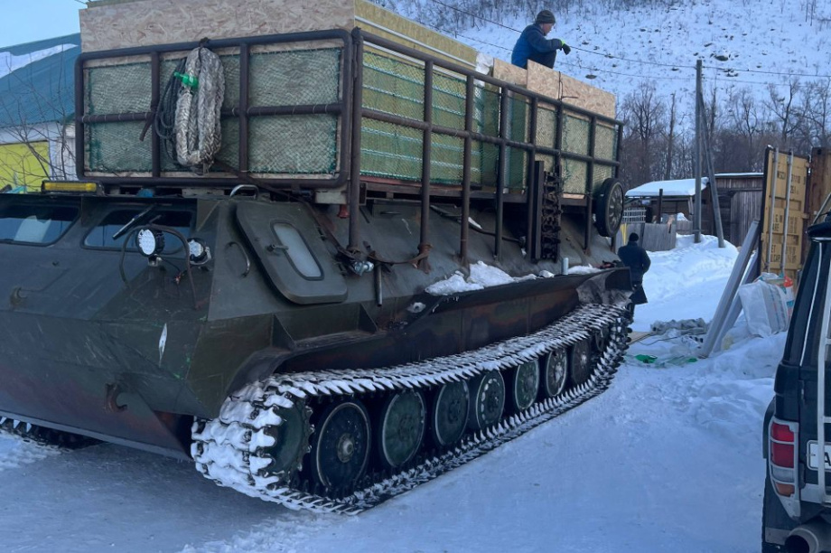 Модуль для хранения тел умерших завезли в село Корякского округа Камчатки . Фото: министерство по внутренней политике и  развитию Корякского округа. Фотография 2