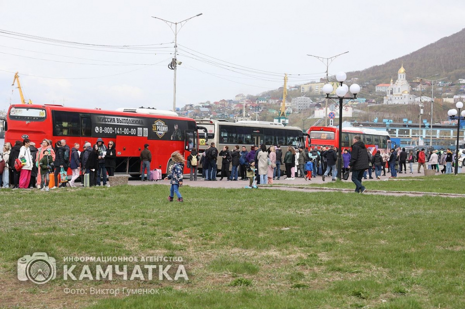 Проводы детей в камчатские оздоровительные лагеря. Фото: Виктор Гуменюк. Фотография 21