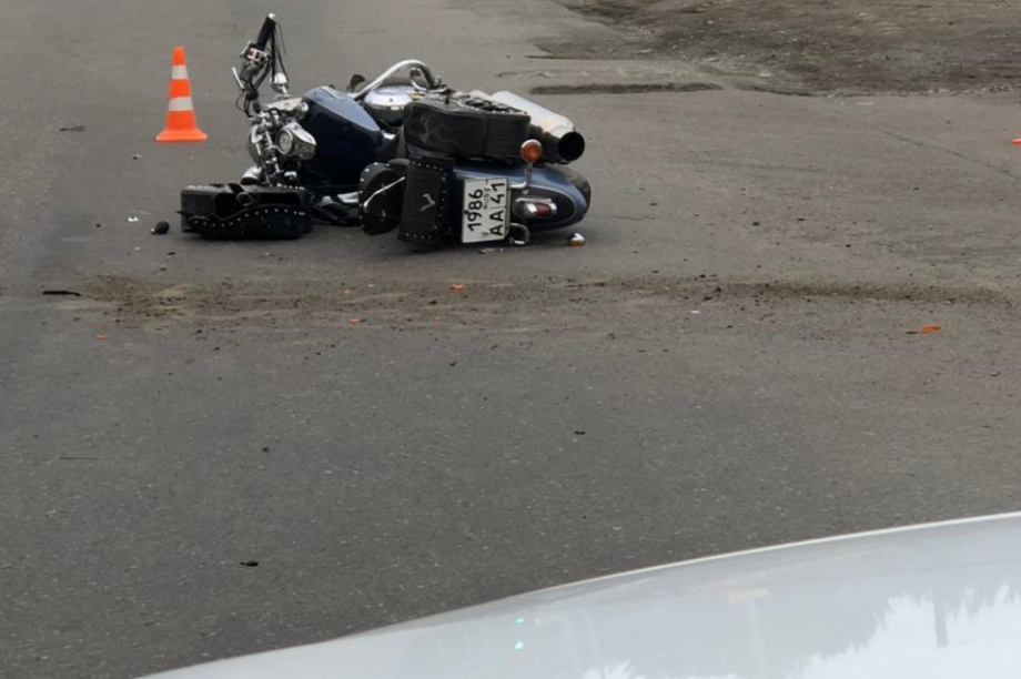 Мотоциклист, пострадавший в ДТП на 9 школе, госпитализирован с тяжелыми травмами. Фото: "Право на руль" 