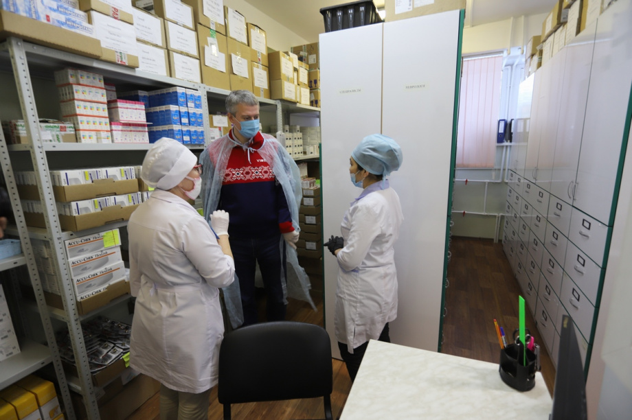 Владимир Солодов проверил работу камчатских поликлиник в период каникул. Фото: kamgov.ru. Фотография 8
