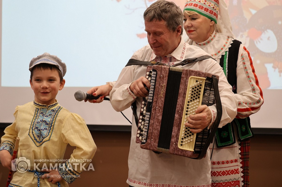 Святочные традиции вспоминали в краевой библиотеке Камчатки. Фото: Виктор Гуменюк. Фотография 11