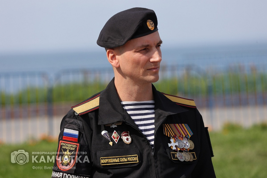 Триколор на главной площади Петропавловска-Камчатского - главный герой и триумфатор  . Фото: ИА «Камчатка» \ Виктор Гуменюк. Фотография 38