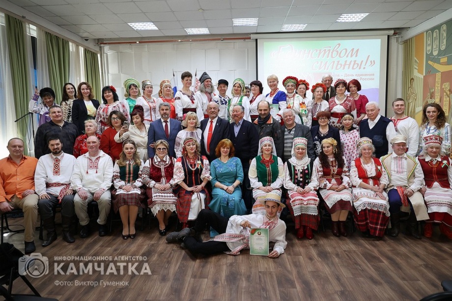 Праздничная программа «Единством сильны!» (фоторепортаж из библиотеки им. С.П. Крашенинникова). Фото: ИА «Камчатка» \ Виктор Гуменюк. Фотография 56