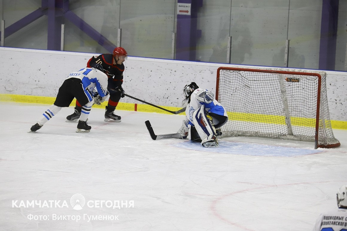 Чемпионат по хоккею среди взрослых команд стартовал на Камчатке. Фото: Виктор Гуменюк\ИА "Камчатка". Фотография 26