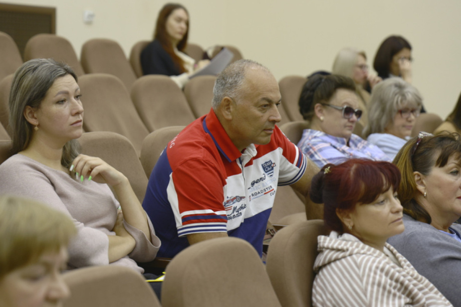 В Камчатском крае повысили зарплаты ветеринарам. Изображение от Freepik.com и kamgov.ru. Фотография 2