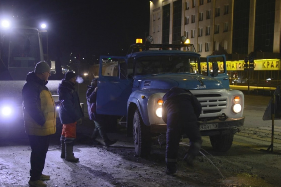 В Петропавловске-Камчатском ежедневно будут проводить обеспыливание дороги на улице Ленинской. Фото: kamgov.ru. Фотография 4