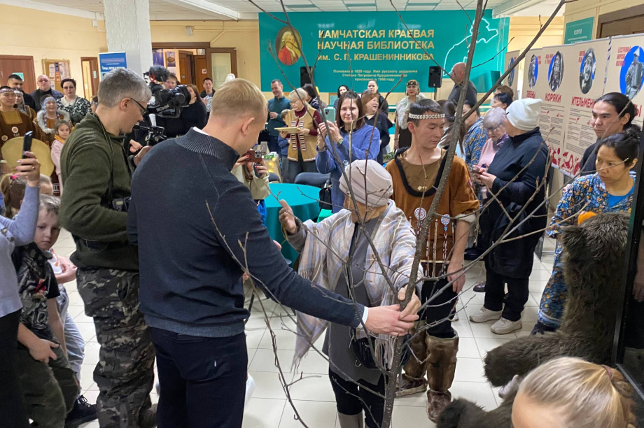 Гостей корякского праздника “Хололо” на Камчатке угостили национальными деликатесами. Фото: тг-канал "Камчатский Север". Фотография 5