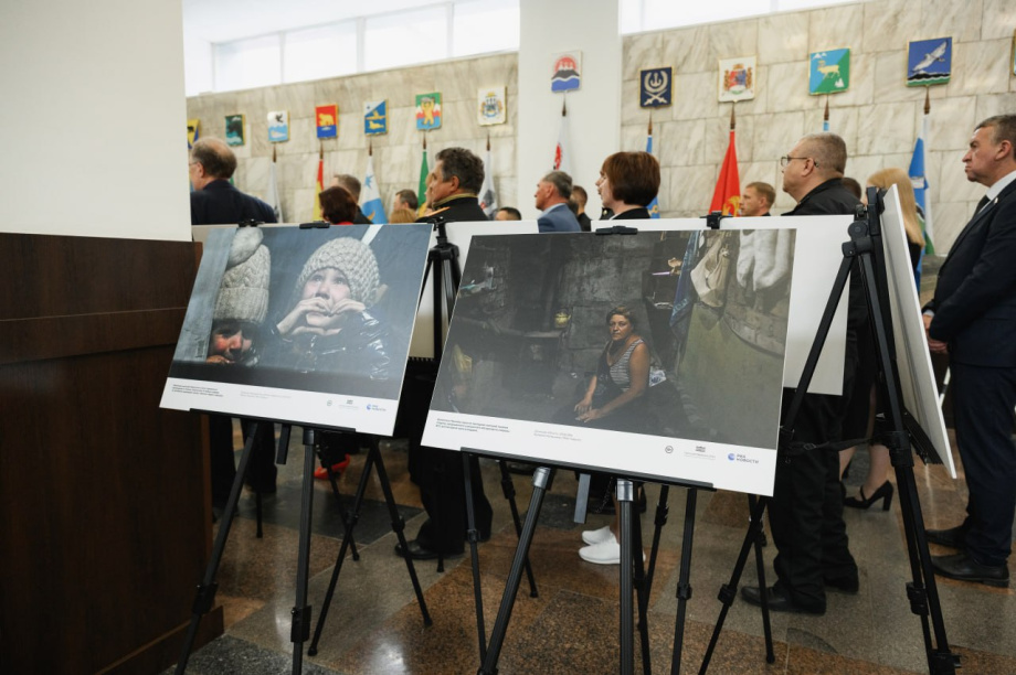 На Камчатке работает фотовыставка «Хроника террора украинского неонацистского режима». . Фотография 1