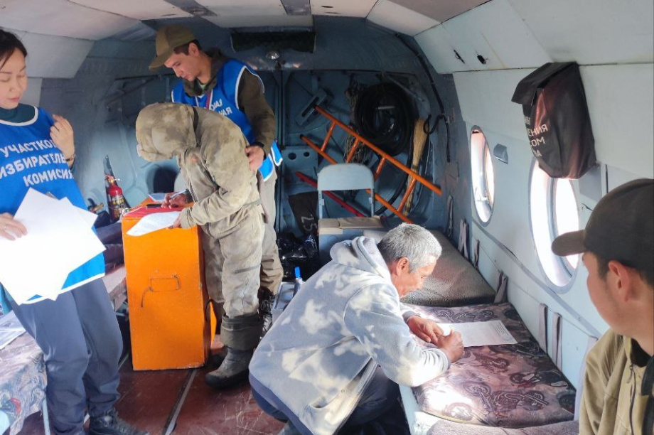 Более 2700 жителей Камчатки уже проголосовали досрочно на выборах губернатора. . Фотография 5