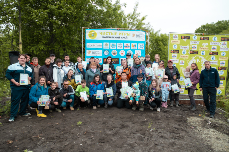 Из рощи в столице Камчатки волонтеры вынесли почти 700 кг мусора. Фото: kamgov.ru. Фотография 4