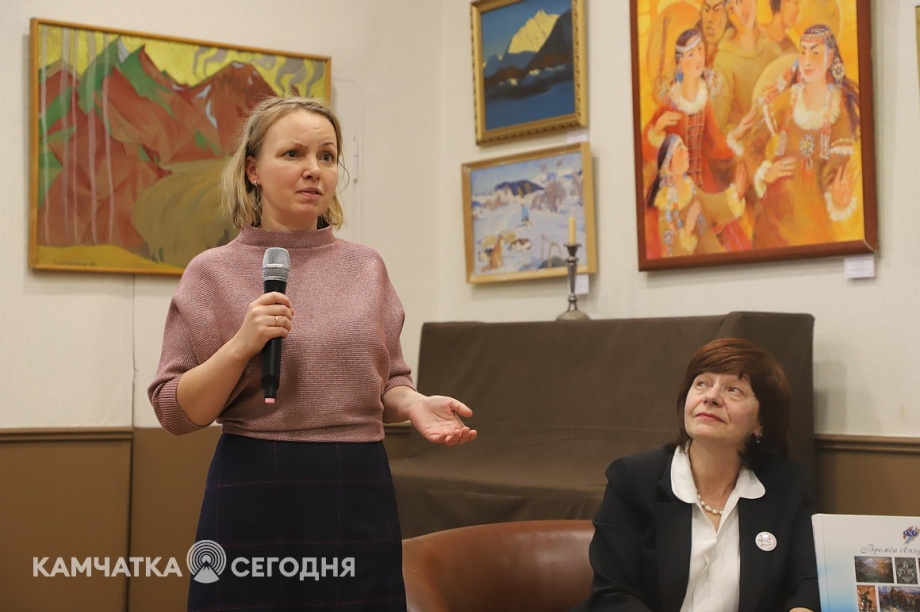Презентация энциклопедического издания «Времен связующая нить. Художники Камчатки». Фоторепортаж. Фото: Виктор Гуменюк. Фотография 10