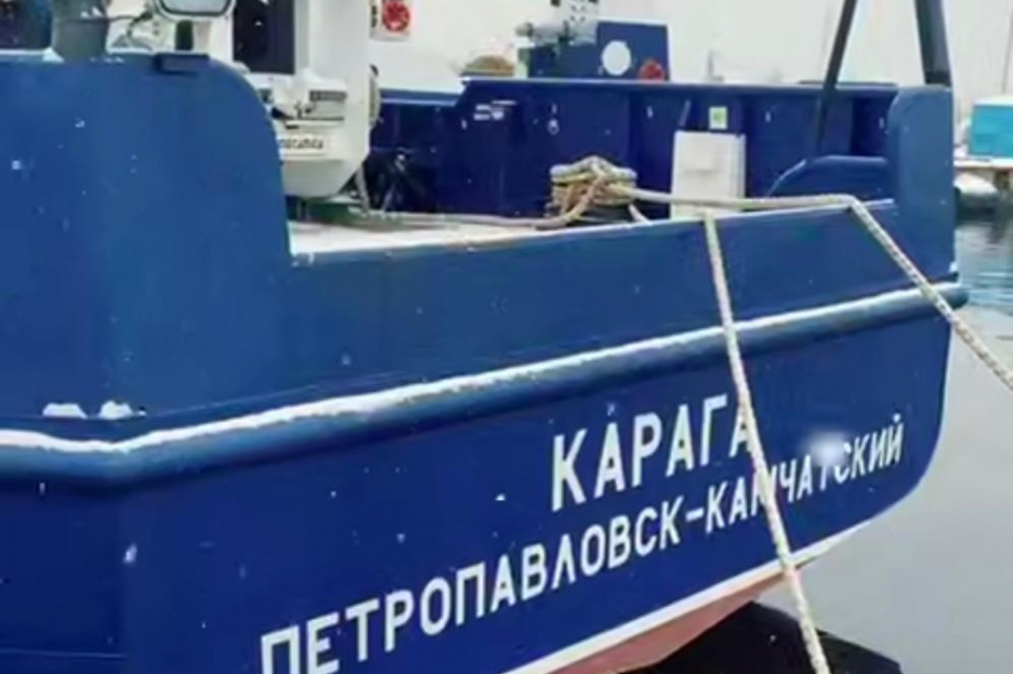 Государственный флаг РФ поднят на двух камчатских сейнерах. . Фотография 4